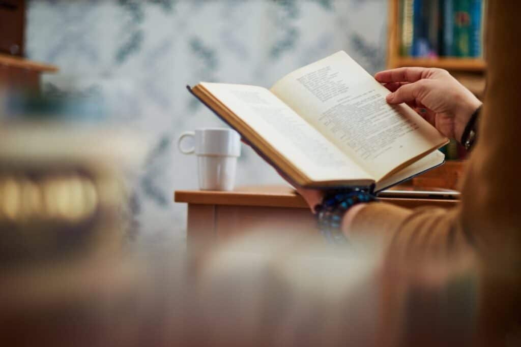 Como ganhar dinheiro extra lendo livros: Dicas e estratégias eficazes